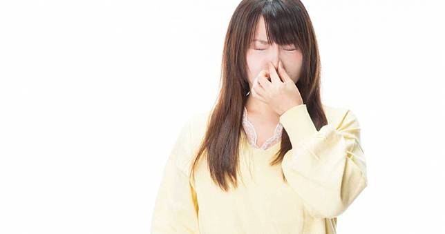 水電工夫10天洗一次澡　嫩妻臭暈悲訴「連牙都不刷」求離婚：人生毀了