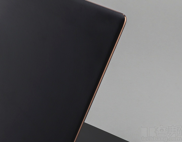 Asus ZenBook S UX391UA 評測：1公斤輕薄旗艦新作，集合主流與商務筆電優勢