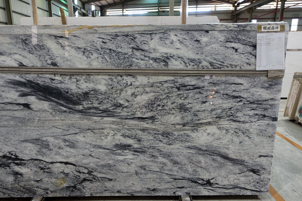 銀狐大理石-八里聯利石材，大理石材推薦，翡翠、瑞士白大理石，白色系大理石，電視牆、玄關、浴室、檯面適用大理石，有礦山自產自銷的大理石材廠推薦