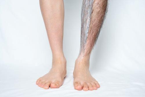 すね毛が濃い男は嫌われるのか 濃くなる原因と処理方法8選を紹介 オリーブオイルをひとまわしニュース