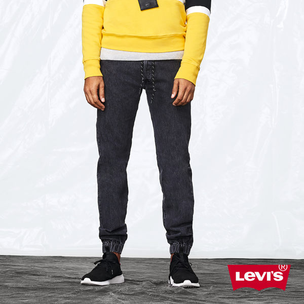 Levis 男款 501 Joggers 運動丹寧排釦縮口褲 / 經典直筒版型 / 運動風抽繩 / 彈性布料 / 黑灰石洗