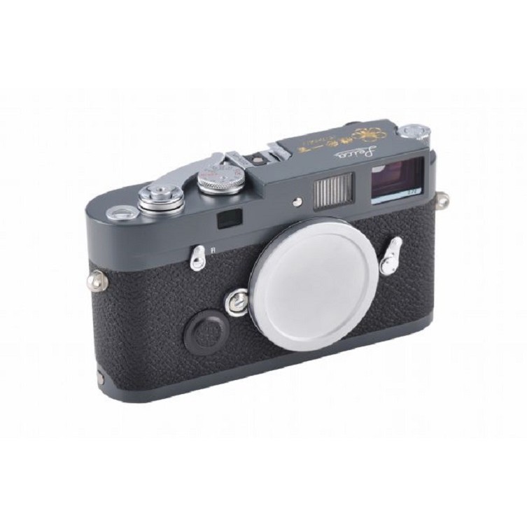 產品規格:德國相機品牌Leica，首度在台推出建國百年特仕機種Leica MP「中華民國建國一百週年紀念機」，一共只有100台，並找來身穿復古旗袍的許瑋甯為新機宣傳，晚上還邀請徠卡相機 與愛好攝影人士