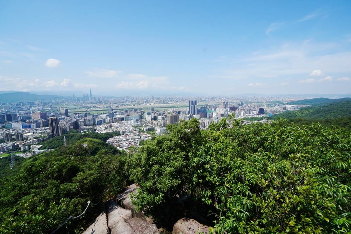 輕鬆好走不費力！內湖６條森林步道：80米「S型空中長廊」、紫色龍形吊橋