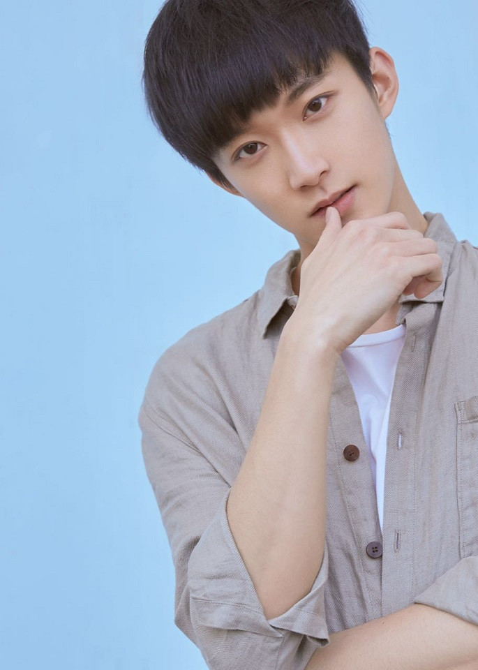 陸劇隱藏版校園男神5：曹恩齊 飾演《二十不惑》路然