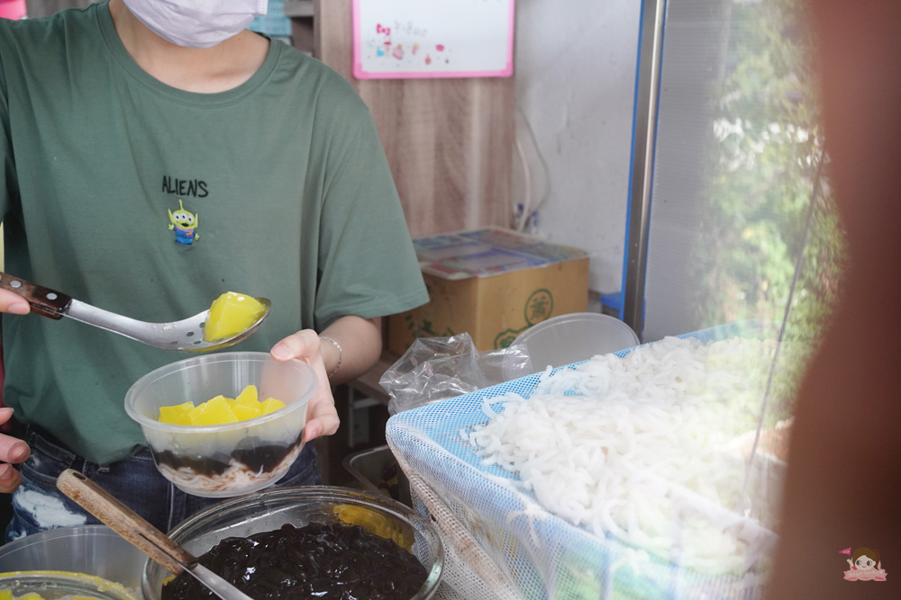 林口.美食 夏日限定的清涼爽快，林口米苔目冰，傳統手工美味搭配銷魂黑糖漿與鑽石冰