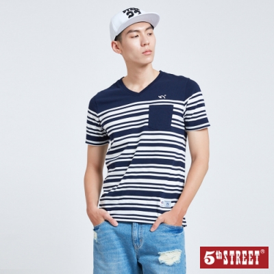 5th STREET 橫條紋貼袋V領短袖T恤-男-丈青