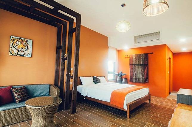 ▲充滿南洋風味的房間給人悠閒的度假氛圍。（圖/哉煙煙民宿）