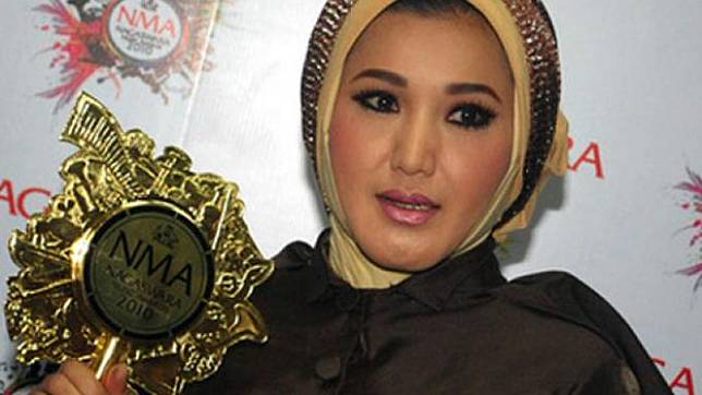 Nama Asli 7 Pedangdut Ini Bakal Bikin Kalian Melongo, Beda Jauh Banget!