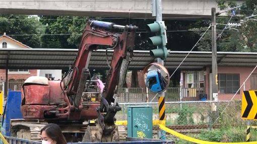 白骨裸女桶屍案　藏匿點驚見鋤頭布鞋