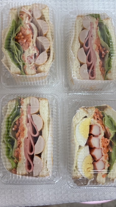 サンドイッチ (แซนวิช)