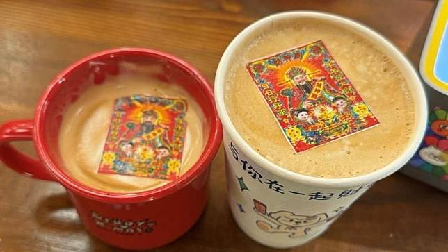 中國杭州一家咖啡廳推出財神咖啡，吸引許多民眾朝聖打卡。（翻攝自微博）