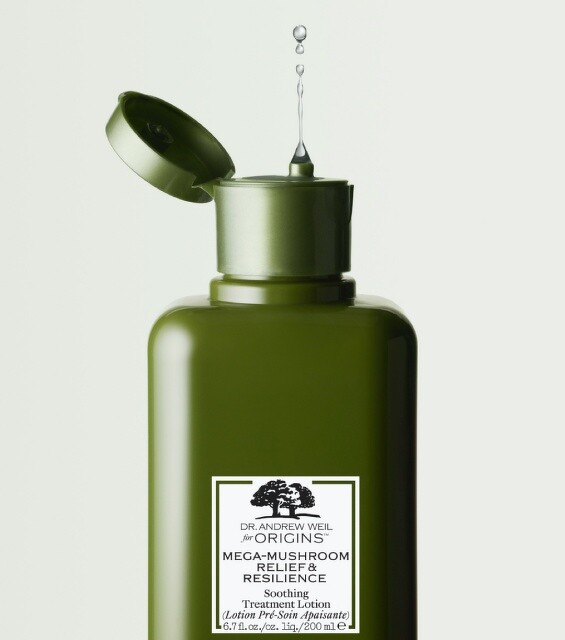 品木宣言DR.WEIL青春無敵靈芝光潤機能水情境照。