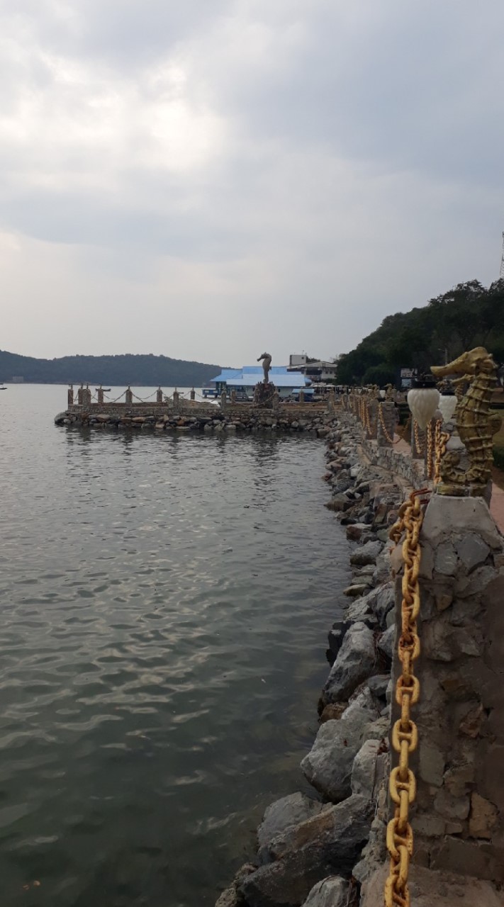 รถตู้เช่า สัตหีบ พัทยา สนามบินอู่ตะเภา