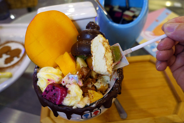 士林打卡餐廳-便所歡樂主題餐廳，士林網美下午茶餐廳，有廚師現點現做好吃餐點，價錢不貴好拍好玩，適合聚會、包場的士林ig打卡餐廳