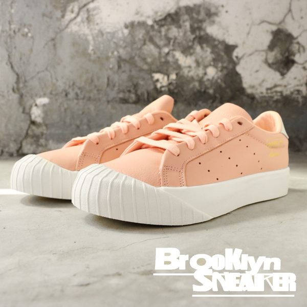ADIDAS everyn 粉白 皮革 復古 金標 餅乾鞋 女 (布魯克林) B37450