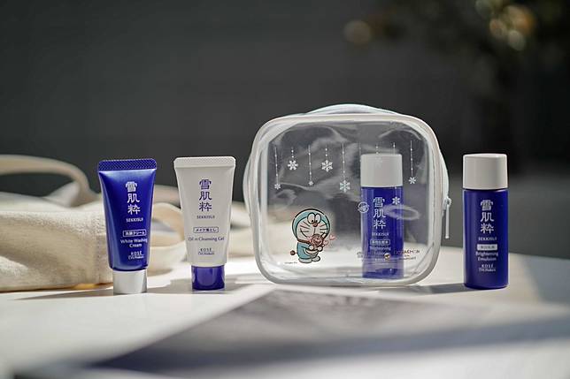 台灣首次聯名 雪肌粋攜手哆啦a夢推出實用周邊 化妝包 手機架都想收 妞新聞 Line Today