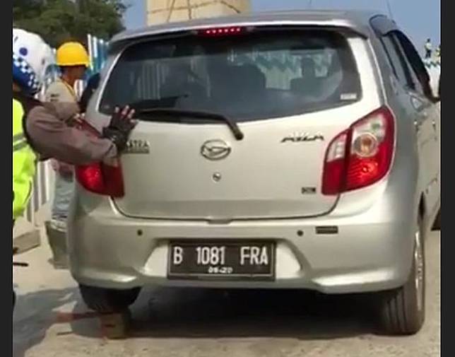 Daihatsu Ayla susah nanjak meski sudah didorong, selain faktor pengemudi, ada yang aneh sama suara m