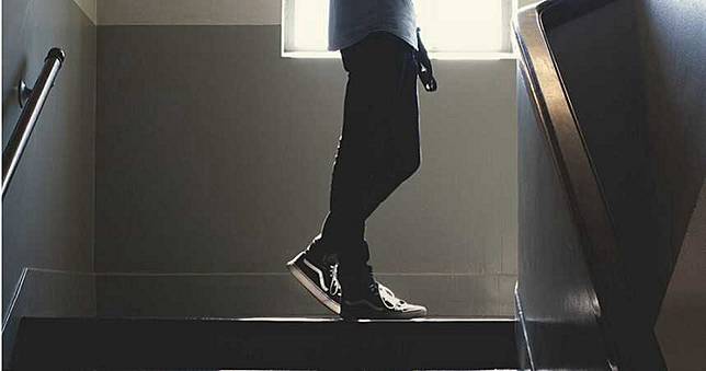 性侵「14歲男學生」無罪！超扯原因曝　副校長轉戰補習班爽撈錢