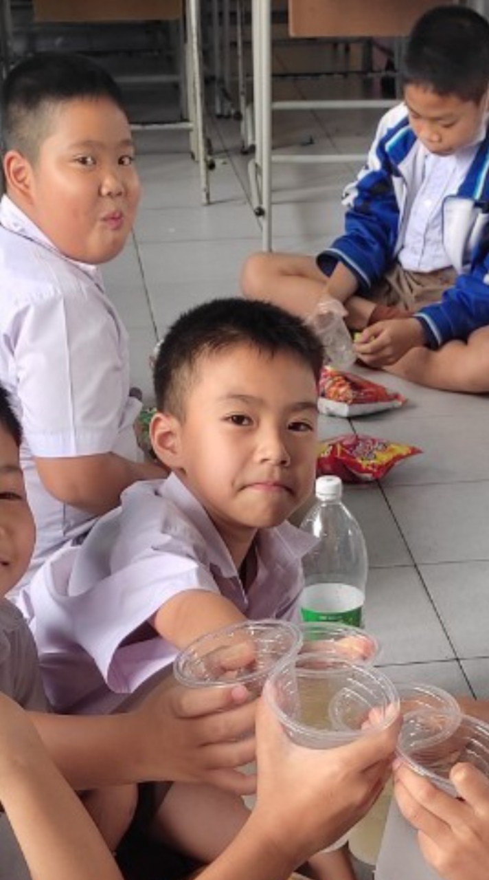 เป็นแฟนกันนะ