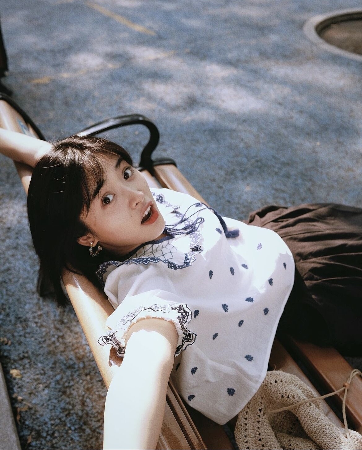 「沈月」的元氣少女感拍照教學：跟著沈月拍出自然又上鏡的美照！