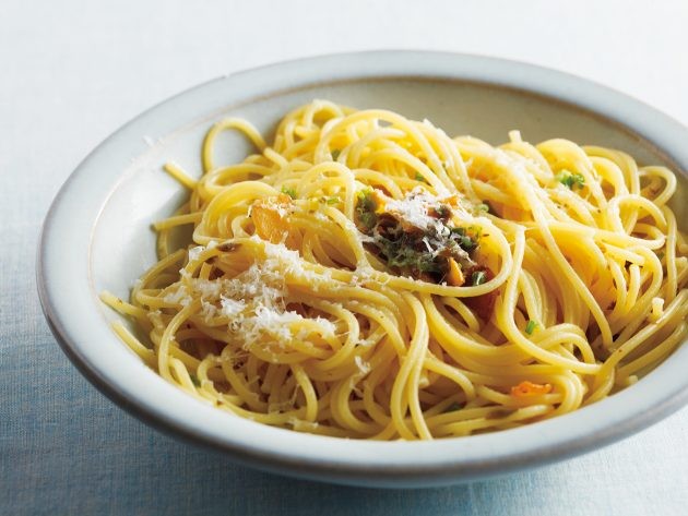 フォークが止まらなくなるフレッシュな辛みの青唐辛子とパルメザンチーズのパスタ クロワッサン Online