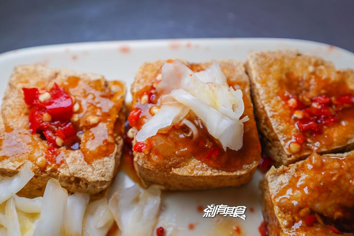 豬血湯免費喝到飽！台中「車站老牌臭豆腐」外脆內嫩，在地人下午茶推這家