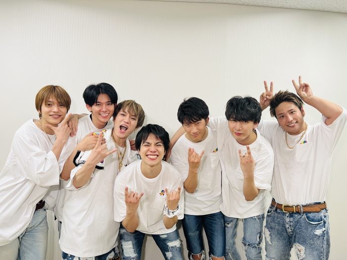 ジャニーズWEST、初のドームツアーを地元で開催！公式TikTokも