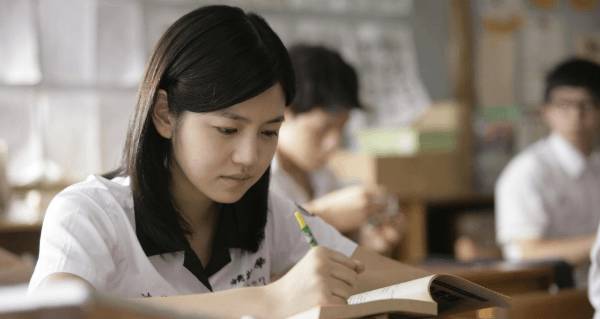 Deretan Kelakuan Nyeleneh di Kelas yang Nggak Disukai Guru, Tapi Paling Bikin Kangen Sekolah. Sahabat Trivia Pernah Ngelakuin yang Mana Aja Nih?