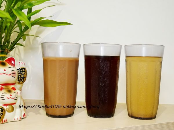 【汐止美食】鄉下人-豬血湯肉燥麵 #古早味 #豬血湯 #燙青菜 #香辣麵 路邊攤價格，冷氣開放文青風店面 (16).JPG