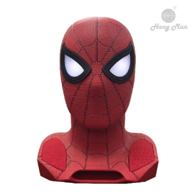 漫威正版授權 英雄風貌再現 1:1大小製作 復刻電影角色 眼部開機指示LED燈 附獨立配件 三款蜘蛛人眼罩 開啟時投射出蜘蛛人特色圖騰影像