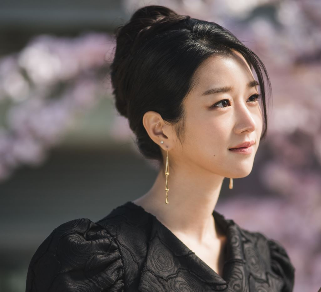 《雖然是精神病但沒關係》徐睿知造型解析：文英的華麗衣裳，是她的保護色！