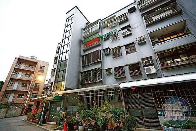 【全文】台版《寄生上流》引男友當司機裝不熟　美女會計吞老闆1億養家