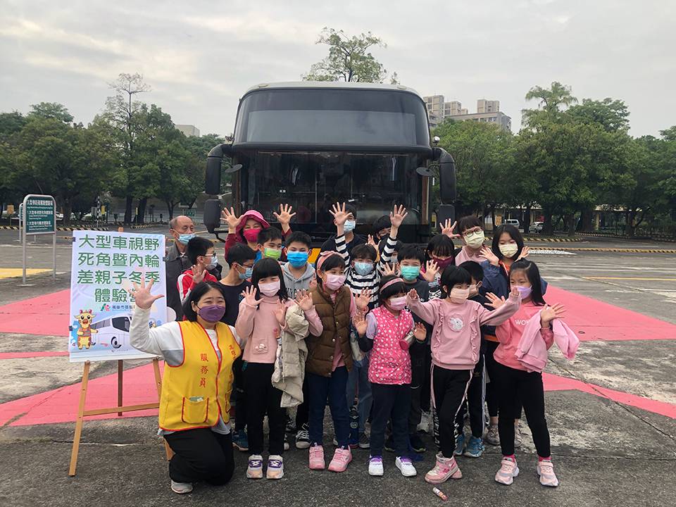 高雄市區監理辦理大型車視野死角暨內輪差冬季體驗營 勁報 Line Today