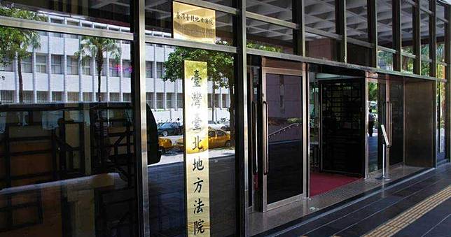 抓奶龍爪手現身台北！　女K歌喝茫遭友人蹭乳驚醒