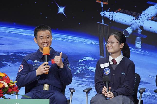 China's Manned Space Delegation Inspires Space Dream Among Young People ...