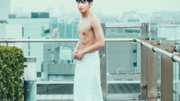 宋柏緯大秀腹肌 臨時抱佛腳先來兩百下