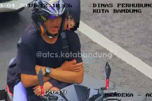 Viral, Pengendara Motor Ini Turunkan Kekasih di Pinggir Jalan Gara-Gara Helm