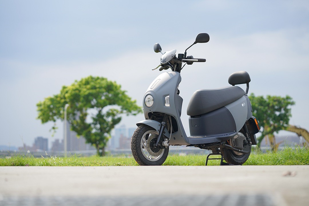 輕巧出行，讓電動車更貼近你我！eMOVING EZ1 體驗試駕
