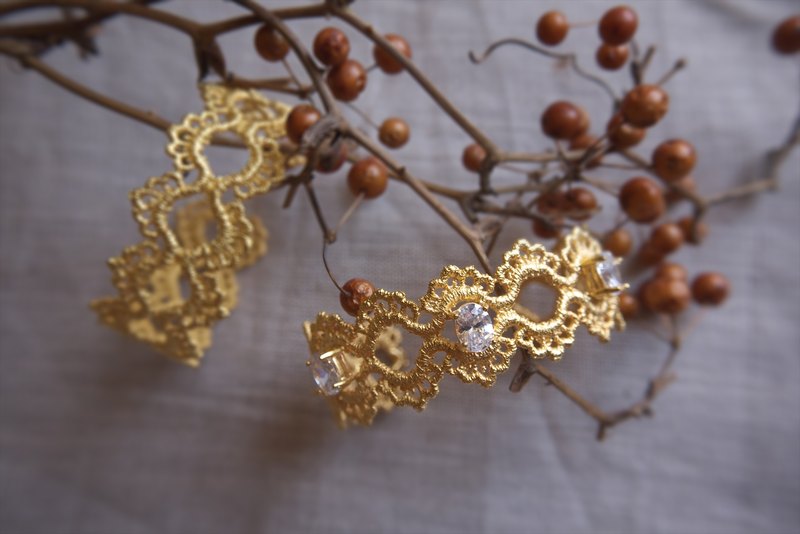 美麗而優雅，充滿氣質的閃閃發光... 手環搭配了鋯石，每一個都是手工拋光焊接鑲嵌上去 開口式手環 任何手圍皆適合