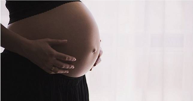 為傳宗接代！人工受孕失敗　夫秒娶嫩陸妻懷雙胞…結局超傻眼