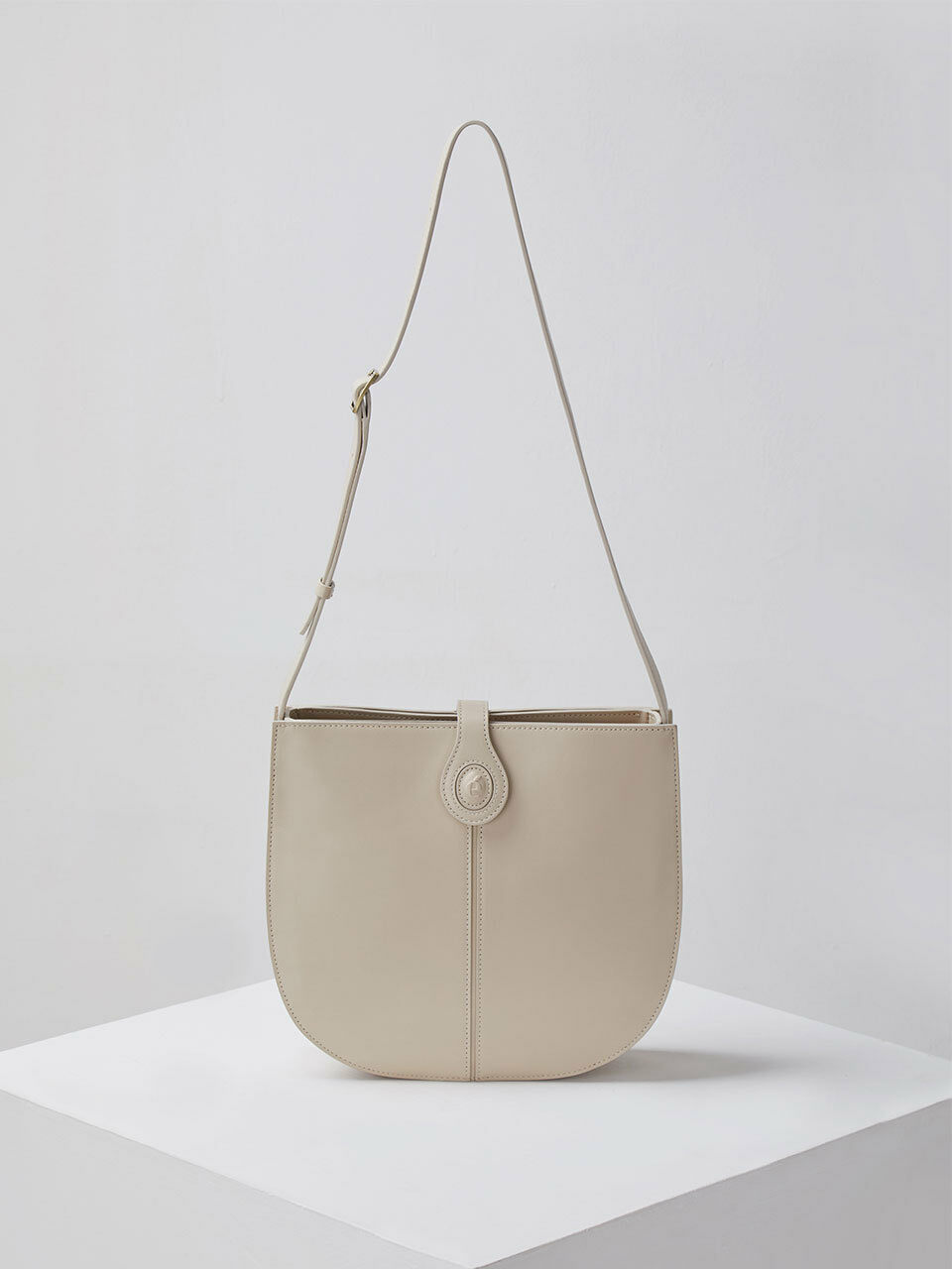 Archivepke Oval Hobo Bag (Letter)