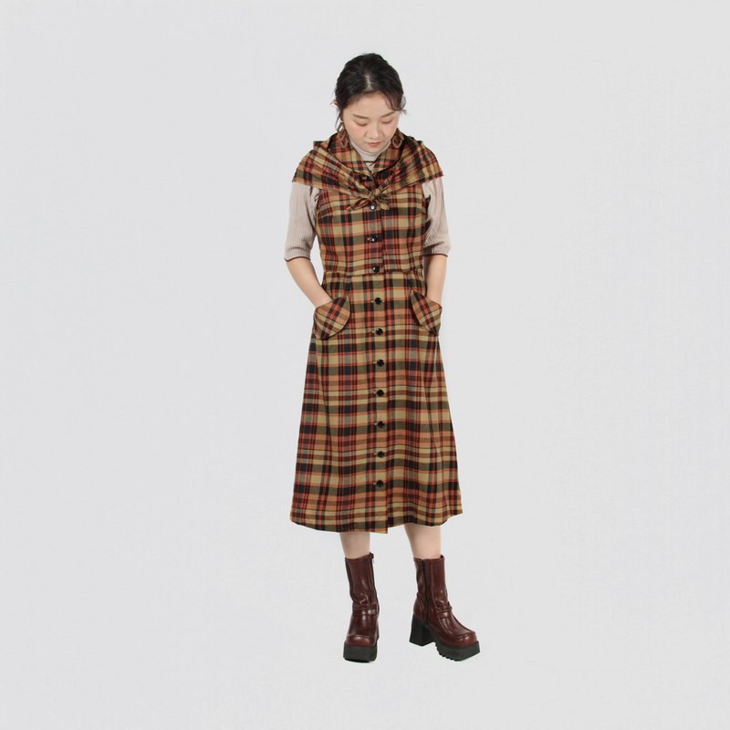 蛋植物嚴選昭和古著洋裝，有別於現代服飾的精緻做工剪裁，簡單套上就能夠創造優雅亮眼的復古造型！