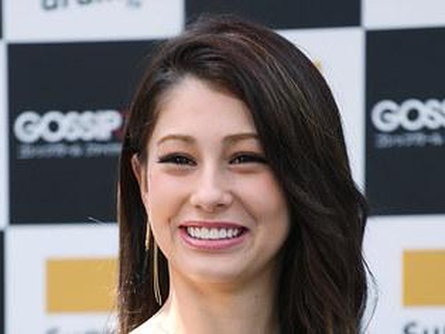 ダレノガレ明美がいきなり球場で母校の応援に参戦 バズフィード