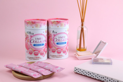 每包含5400毫克膠原蛋白。頂級原料，足量添加，絕不偷工減料。四種美麗成分，膠原蛋白、玻尿酸、彈力蛋白及維生素C。無香料、無色素等添加物。