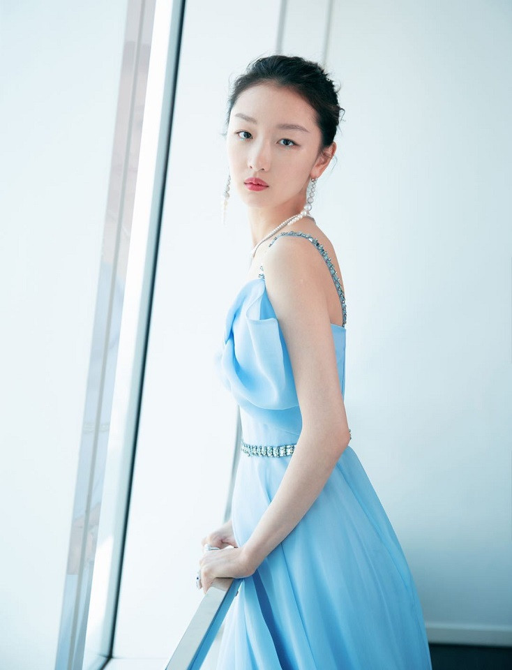 女星紅毯造型未修vs精修4：周冬雨