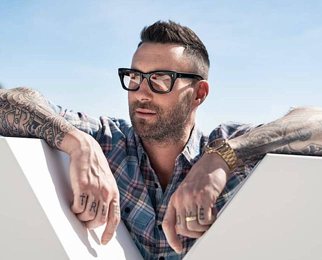 越活越年輕 亞當李維40 歲生日 覺得自己在演班傑明的奇幻旅程 名模老婆爆料老公逆齡秘訣是 Juksy街星 Line Today