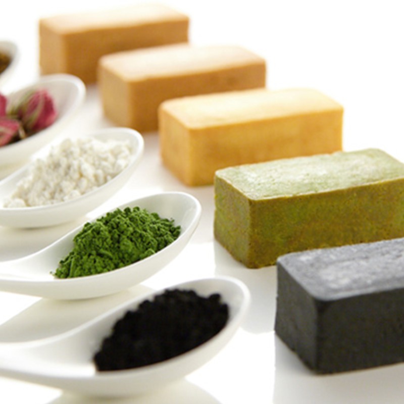 【商品特色】0化學添加物，一顆鳳梨製成5顆鳳梨酥，冷藏後的鳳梨酥更好吃！【商品規格】內容物／規格：10 入/盒，2 入/組保存期限：30 天成份：奶油、糖粉、奶粉、蛋、麵粉、土鳳梨、麥芽糖、竹炭、抹茶、伯爵紅茶保存方法：常溫產地：台灣貨號：EC00018008259【注意事項】蛋奶素#taiwan #snacks #taiwansnacks #pineapplecake #chiayi #來台必買 #台灣手信 #台灣人氣 #土鳳梨 #送禮 #八野爺 #抹茶 #竹炭 #原味 #伴手禮 #伯爵紅茶 #鳳梨酥 #嘉義