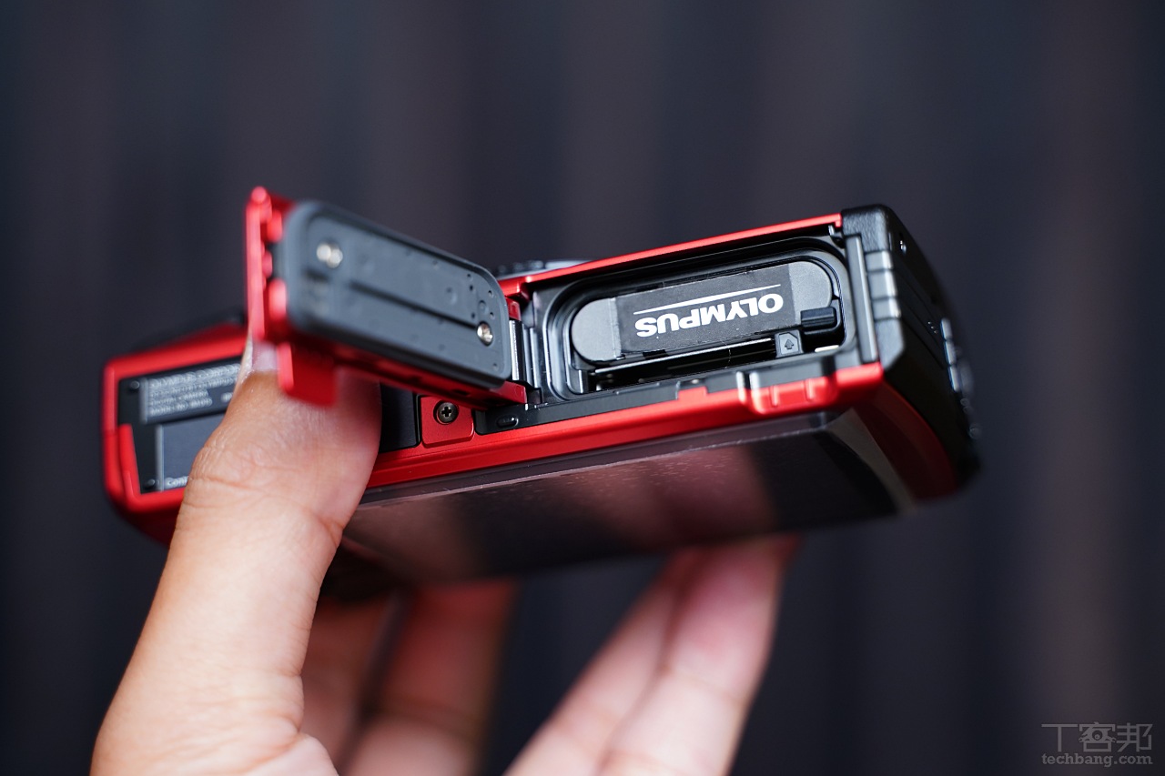 1cm微距升級 水下功能更強悍 Olympus Tough TG-6 防水耐候相機登台