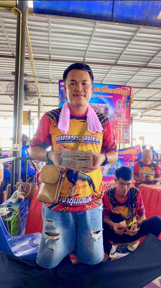 ซุ้ม ขุนศึกสองพี่น้อง