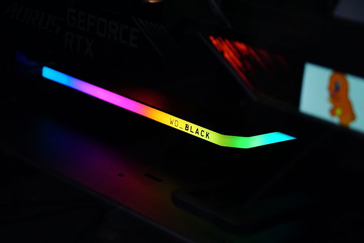 AN1500 亦支援 RGB 燈光效果，相當符合電競潮流趨勢。